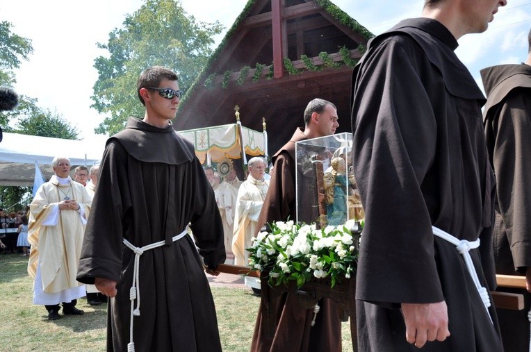 Prymas i biskupi w Oleśnie u św. Anny
