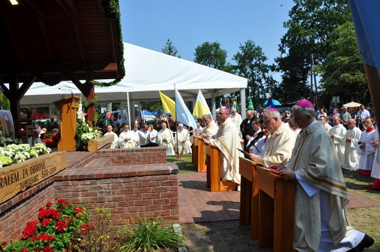 Prymas i biskupi w Oleśnie u św. Anny