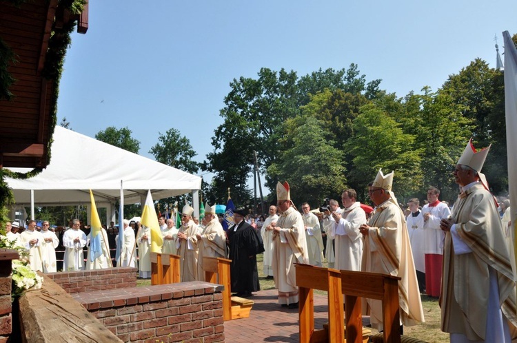 Prymas i biskupi w Oleśnie u św. Anny