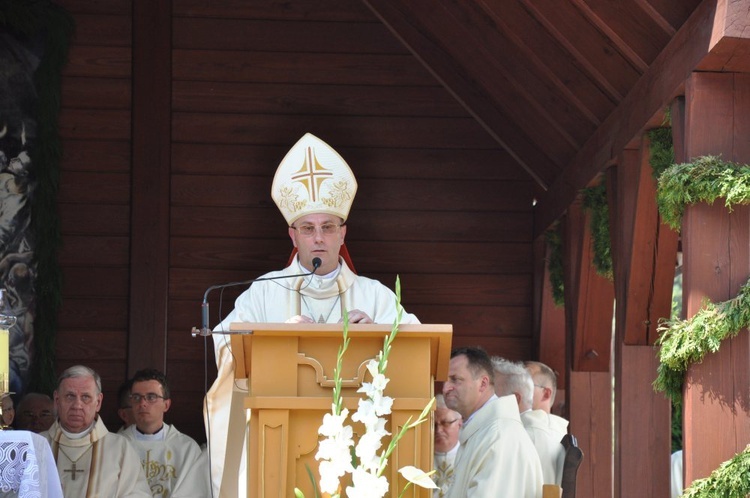 Prymas i biskupi w Oleśnie u św. Anny