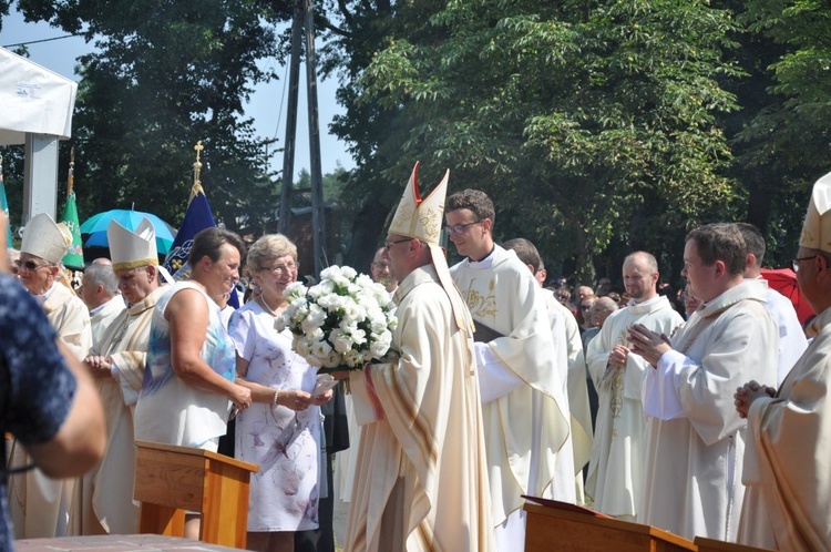 Prymas i biskupi w Oleśnie u św. Anny