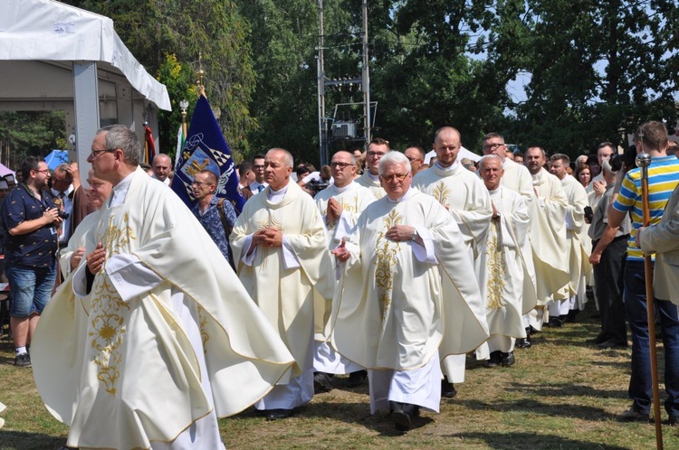 Prymas i biskupi w Oleśnie u św. Anny