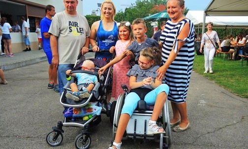 Na biesiadzie nie mogło zabraknąć podopiecznych fundacji "Krzyż Dziecka".