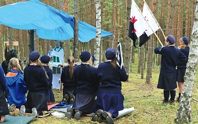 Do wszystkich niedogodności można się przyzwyczaić, a kapłan w lesie to skarb!