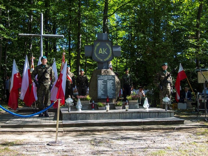 Patriotyczny apel na Kałużówce