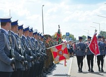 ▼	Funkcjonariusze uczestniczyli w Eucharystii i uroczystym apelu.