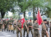 W marszu (38. po wojnie) biorą udział przedstawiciele wszystkich pokoleń – od dzieci po osoby w podeszłym wieku.