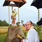 Kaplicę św. Krzysztofa poświęcił ks. Wiesław Kaniuga.