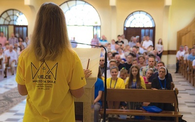 ▲	W czasie codziennych Mszy św. to stypendyści przygotowywali liturgię.