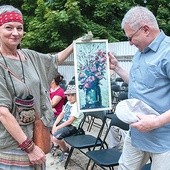 Licytatorzy mieli okazję także poznać jedną z malarek – Małgorzatę Borsukiewicz.