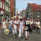 – Życzę wam z całego serca, abyście wyruszając na ten pątniczy szlak, szeroko otworzyli swoje umysły, swoje serca na pełnię darów Ducha Świętego – mówił bp Zieliński.