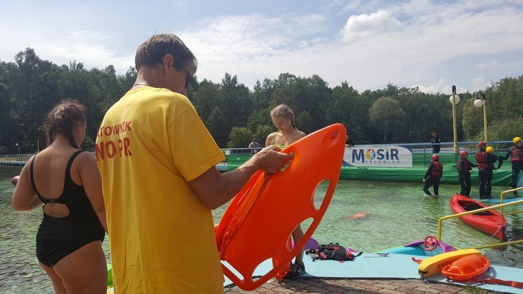 Strażacy i ratownicy wodni ćwiczą w Mysłowicach