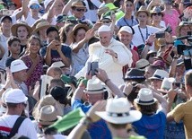 Franciszek spotkał się z ministrantami i odpowiedział na ich pytania