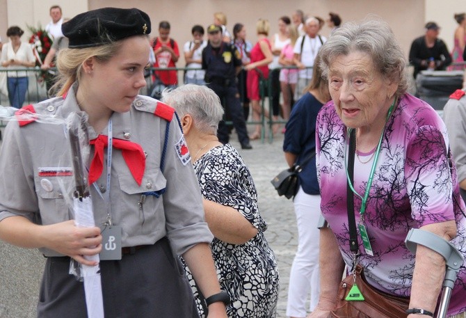 Modlitwa za powstańców na pl. Krasińskich