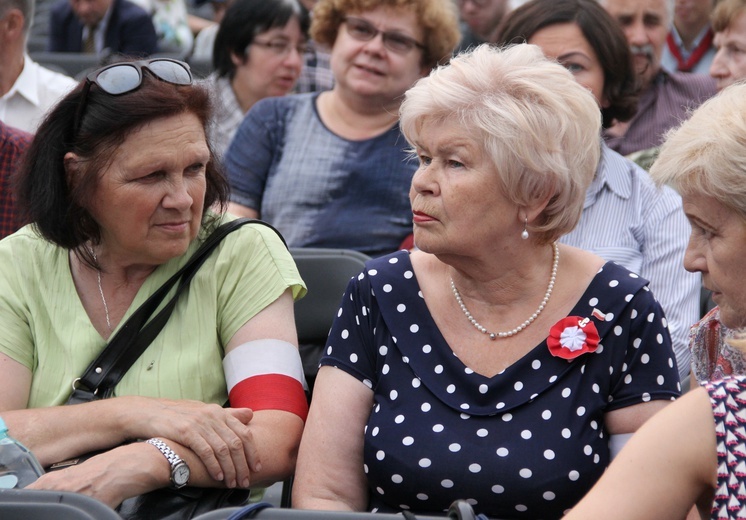 Modlitwa za powstańców na pl. Krasińskich