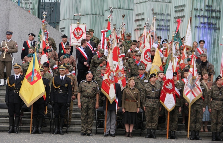 Modlitwa za powstańców na pl. Krasińskich