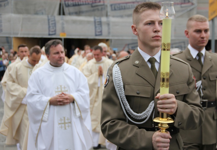 Modlitwa za powstańców na pl. Krasińskich