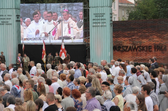 Modlitwa za powstańców na pl. Krasińskich