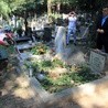 Na grobach Janiny i Jana Krahelskich zapalono znicze, a także złożono kwiaty.