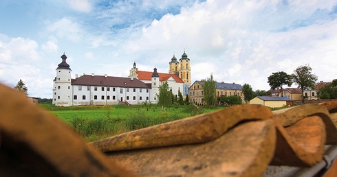 Ozdobą niespełna 6-tysięcznych Sejn jest dawny klasztor przypominający fortecę.