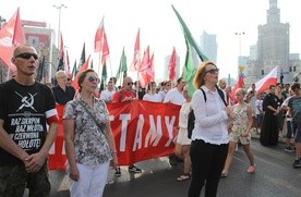 Czy jeden uczestnik w kontrowersyjnej koszulce był powodem delegalizacji kilkutysięcznego marszu?