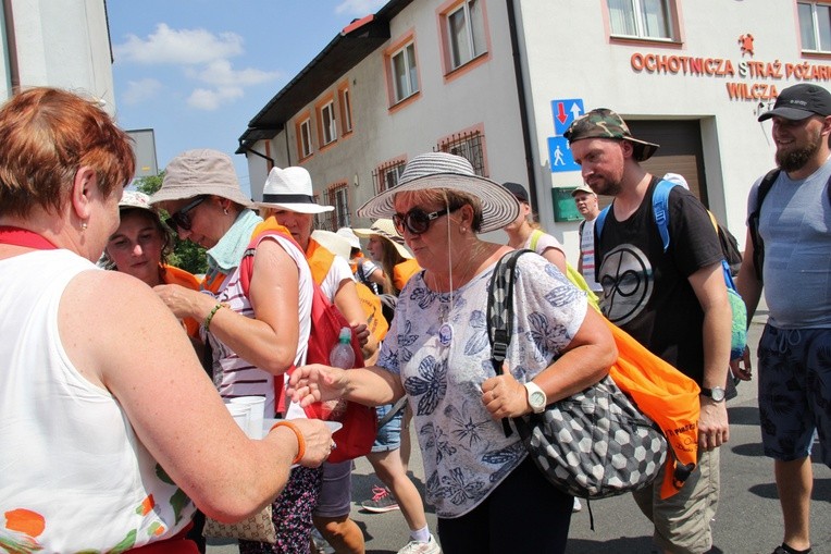 73. Pielgrzymka Rybnicka - grupy 6, 7, 8 i postój w Wilczy