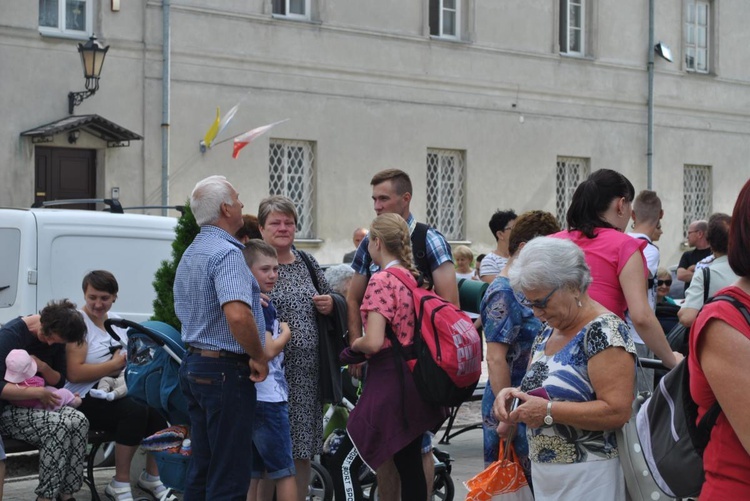 Wyjście pielgrzymów z Chełma.