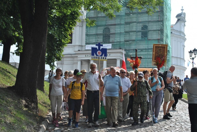Wyjście pielgrzymów z Chełma.