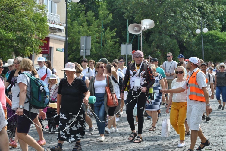 Wyjście pielgrzymów z Chełma.