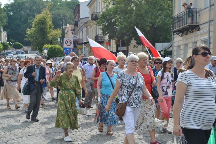 Wyjście pielgrzymów z Chełma.