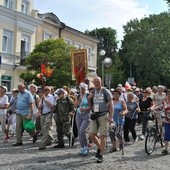 Pielgrzymi z Chełma w drodze do Częstochowy.