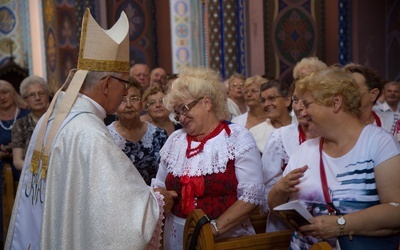 Abp Skworc: Nikt nie może zastąpić kobiety w matczynej misji