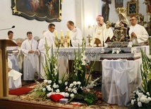 Mszy św. w Bobolicach przewodniczył bp Ignacy Dec.