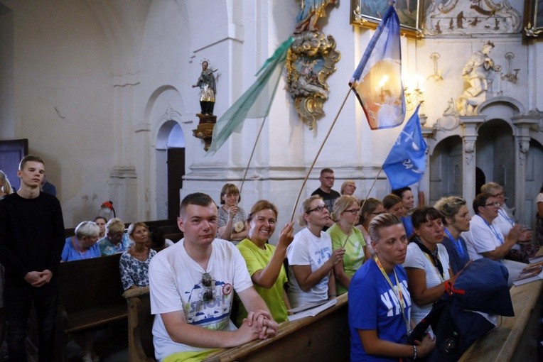 Msza św. w Bobolicach i ucałowanie Piety