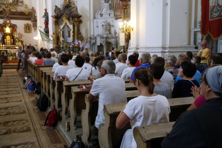 Msza św. w Bobolicach i ucałowanie Piety