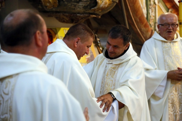 Msza św. w Bobolicach i ucałowanie Piety