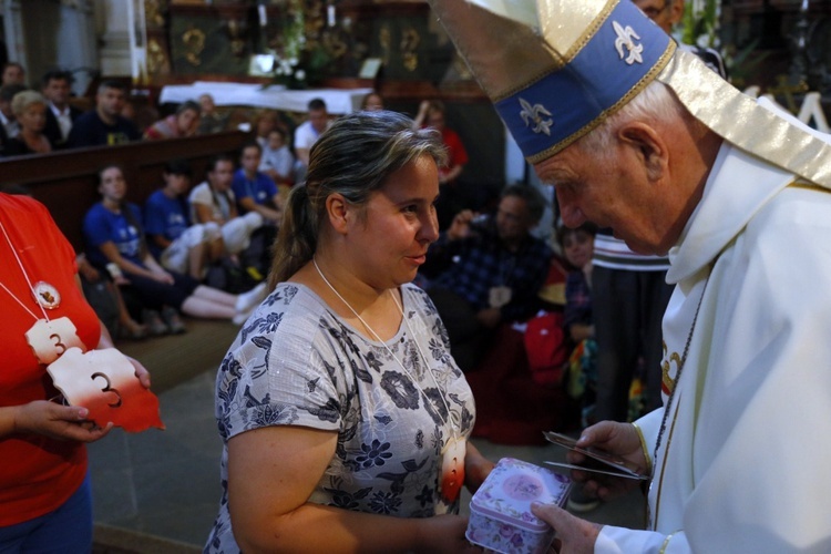 Msza św. w Bobolicach i ucałowanie Piety