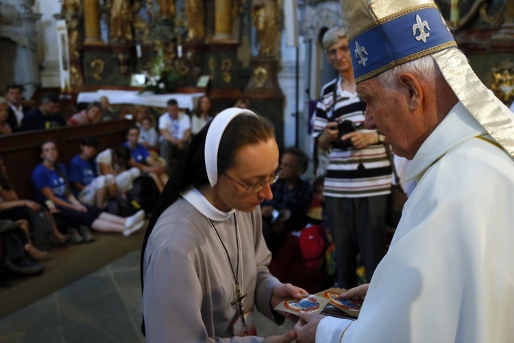 Msza św. w Bobolicach i ucałowanie Piety