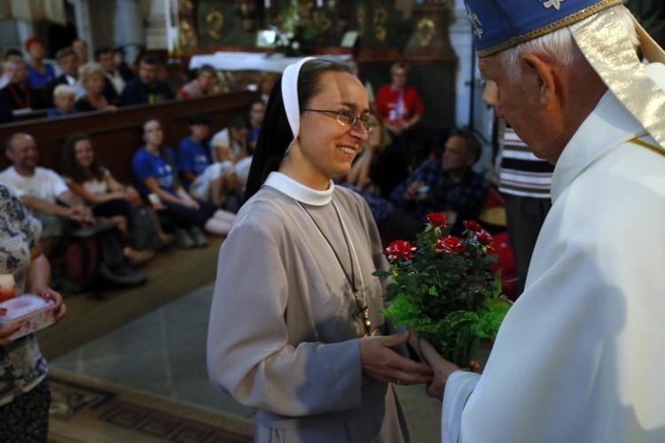 Msza św. w Bobolicach i ucałowanie Piety