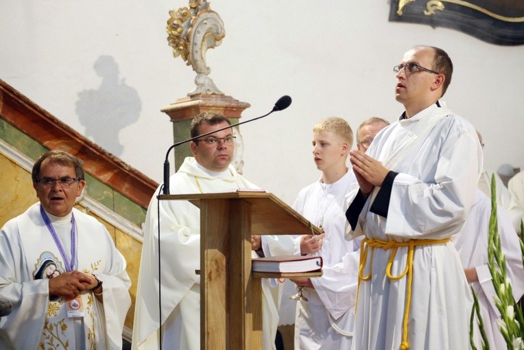Msza św. w Bobolicach i ucałowanie Piety