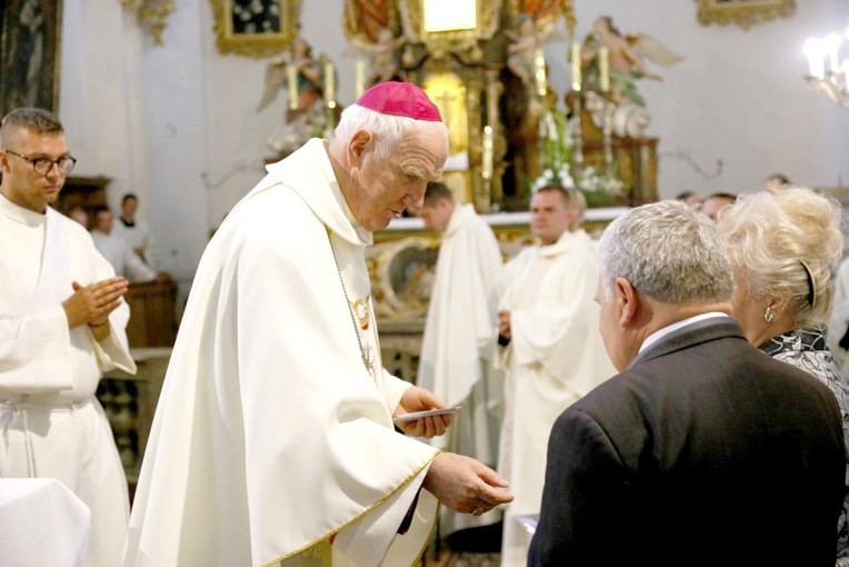 Msza św. w Bobolicach i ucałowanie Piety
