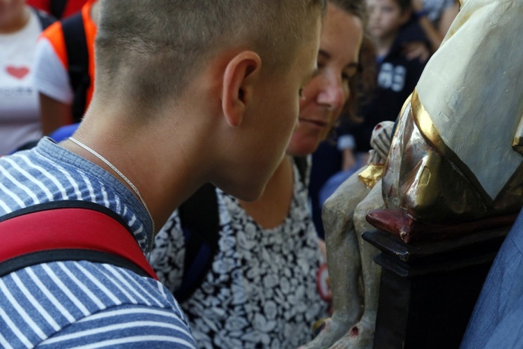 Msza św. w Bobolicach i ucałowanie Piety