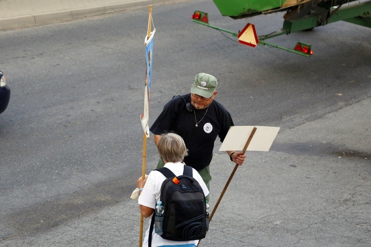 Msza św. w Bobolicach i ucałowanie Piety