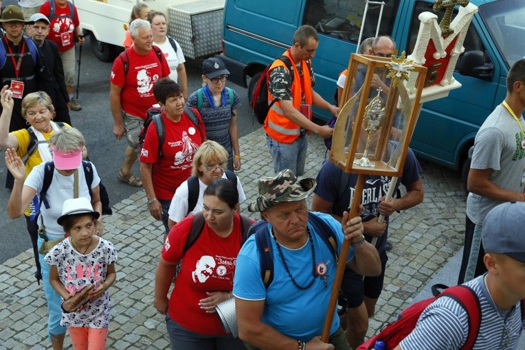 Msza św. w Bobolicach i ucałowanie Piety