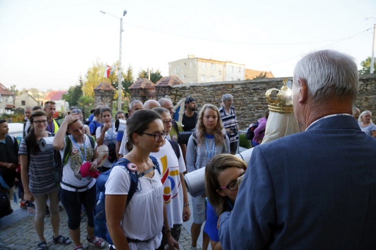 Msza św. w Bobolicach i ucałowanie Piety