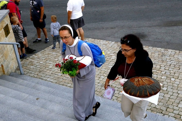 Msza św. w Bobolicach i ucałowanie Piety