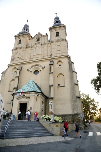 Msza św. w Bobolicach i ucałowanie Piety