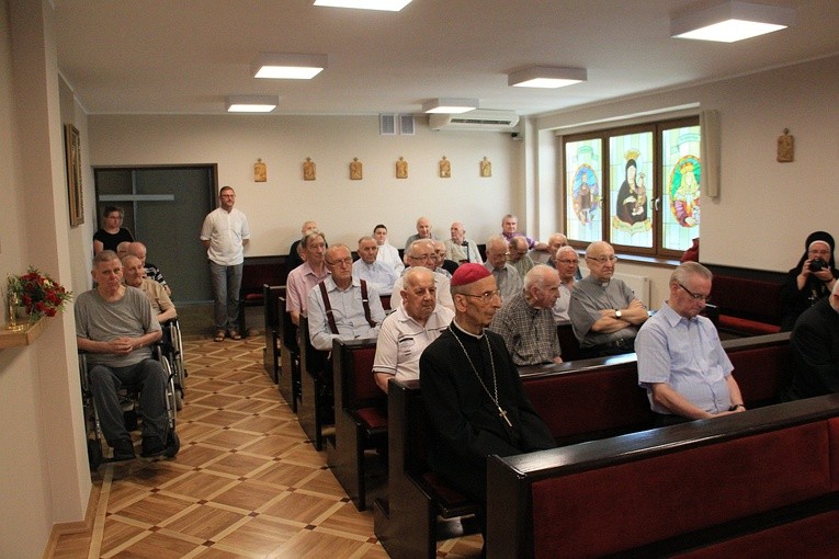 Młodzież z Równego i Rohatynia w Domu Księży Emerytów