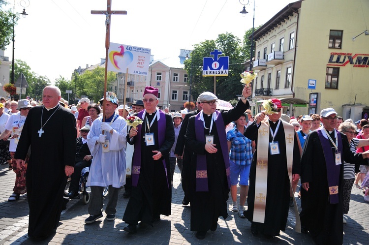 Lubelscy pielgrzymi już w drodze.