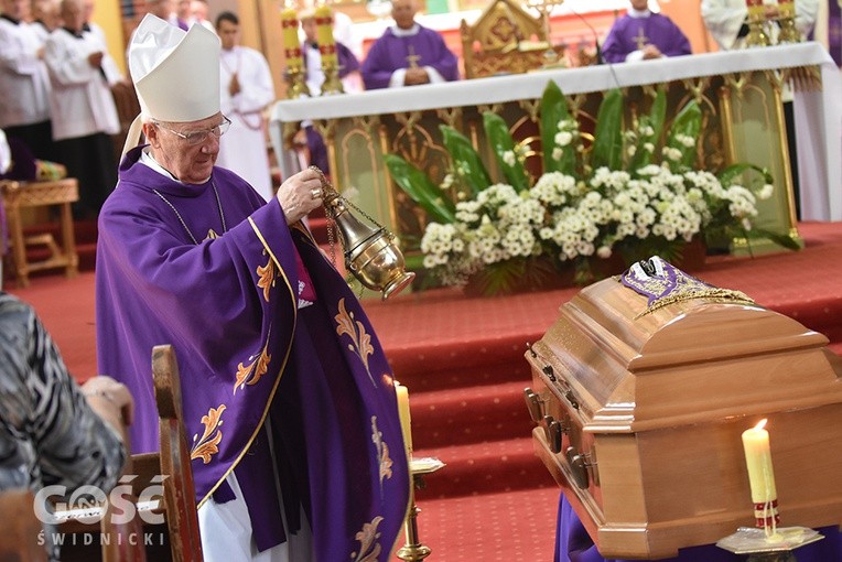 Liturgii pogrzebowej przewodniczył bp Ignacy Dec